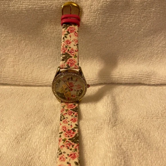 Betsey Johnson floral watch | Jewelry | Betsey Johnson  display picture 1